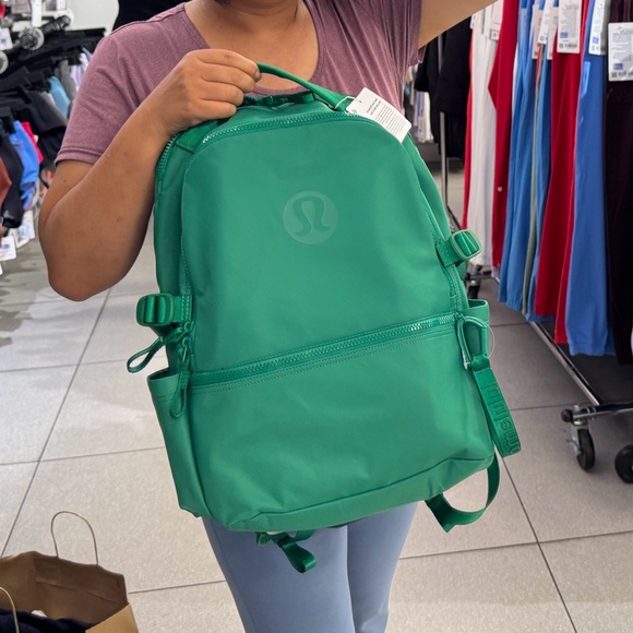 NWT Lululemon New Crew Large Backpack 22L Color Raceway Green - Picture 1 of 11